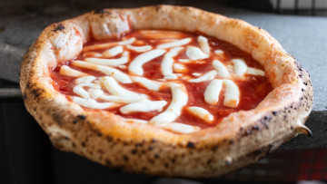 PIZZA NAPOLETANA TRADIZIONALE I CONTEMPORANEA